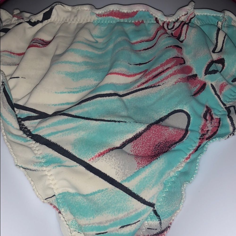 Bikini‎ Bottom - Picture 4 of 6